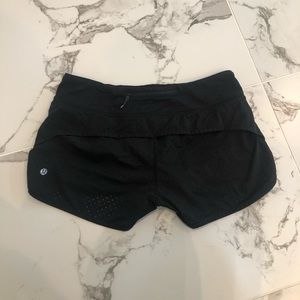 Lulu lemon speed up short size 6